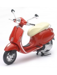 NEW RAY - 1/12 Assortimento Vespa Primavera [3 Colori Disponibili]