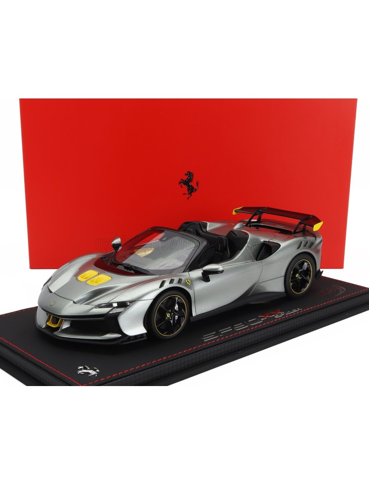 FERRARI - SF90 XX STRADALE SPIDER 2024 - CON VETRINA - WITH SHOWCASE - GRIGIO COMPETIZIONE - GREY YELLOW