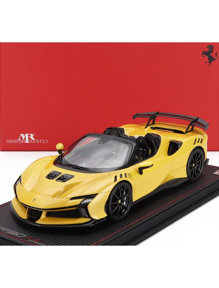 FERRARI - SF90 XX STRADALE SPIDER 2024 - CON VETRINA - WITH SHOWCASE - GIALLO TRISTRATO - YELLOW MET BLACK - 1/18