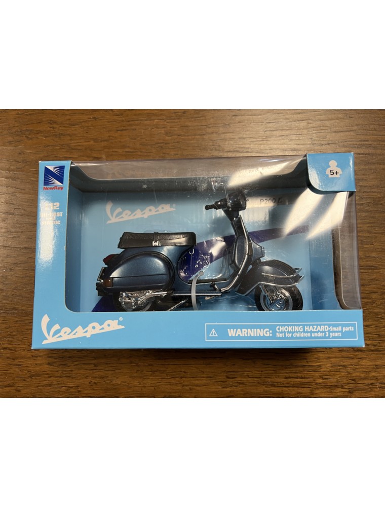 New ray - Vespa P 200 E 1978 Azzurra 1:12